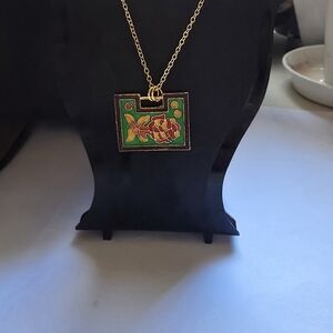 Elegant Gold and Green Pendant Necklace